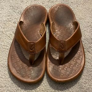 Mens size 10 Olukai sandals